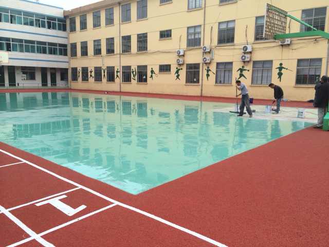 塑膠球場跑道使用膠水太多會不會有甲醛！